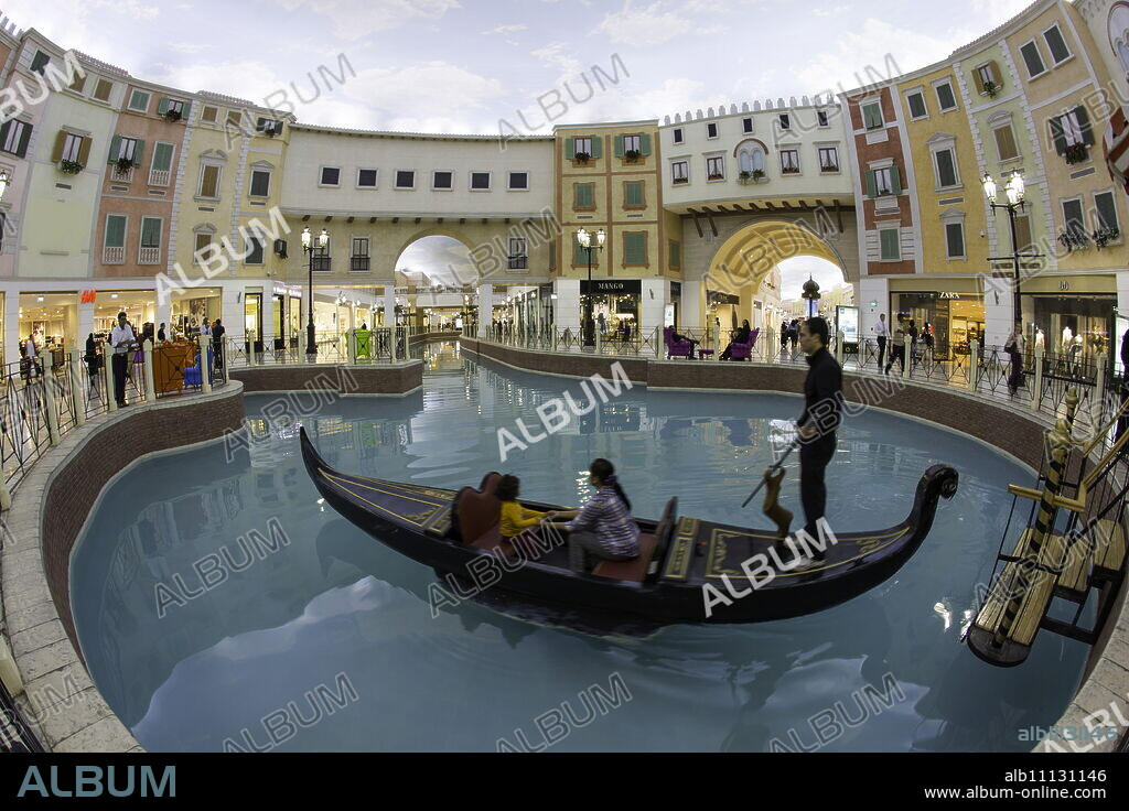 Interior, Villaggio Mall, Doha, Qatar, Middle East.