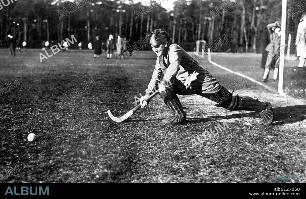 Sport: Hockey / Feldhockey.-Hockeytorhüterin.-Foto, 1924.
