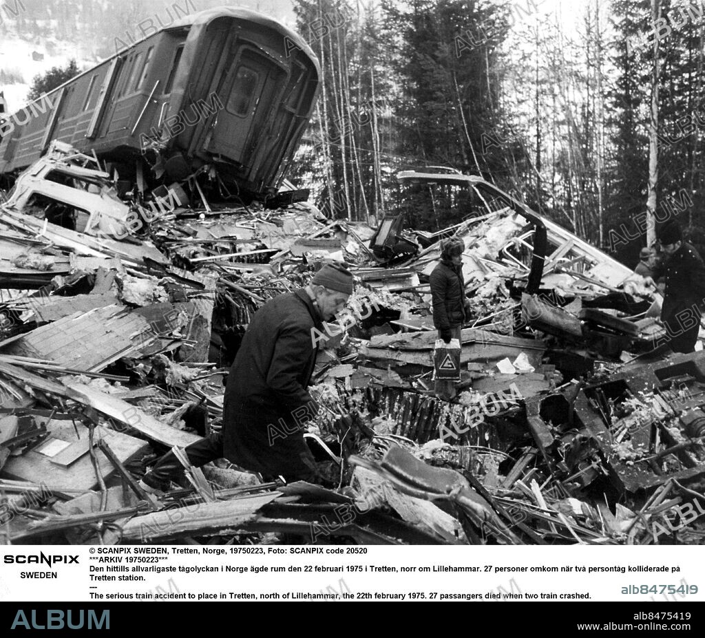 © SCANPIX SWEDEN, Tretten, Norge, 19750223, Foto: NTB code 20520. ***ARKIV 19750223***. Den hittills allvarligaste tågolyckan i Norge ägde rum den 22 februari 1975 i Tretten, norr om Lillehammar. 27 personer omkom när två persontåg kolliderade på Tretten station.. ---. The serious train accident to place in Tretten, north of Lillehammar, the 22th february 1975. 27 passangers died when two train crashed.