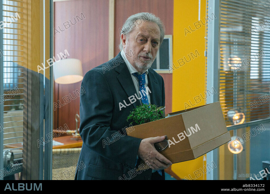 MANUEL GALIANA en CAMERA CAFE, LA PELICULA, 2022, dirigida por ERNESTO SEVILLA. Copyright Pólvora Films / Estela Films / Movistar Plus+.