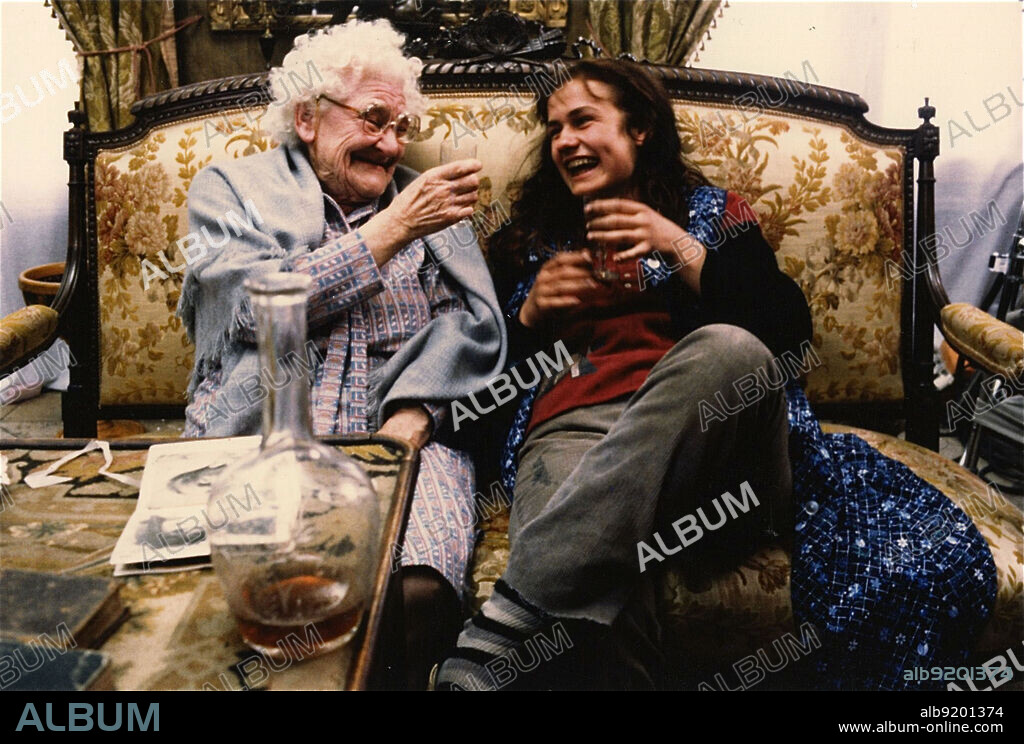 MARTHE JARNIAS et SANDRINE BONNAIRE dans SANS TOIT NI LOI, 1985, réalisé par AGNES VARDA. Copyright Films A2 / Ciné Tamaris.