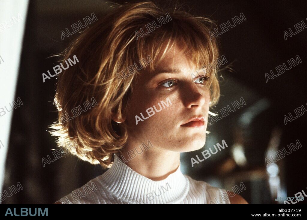 BRIDGET FONDA en LA ASESINA, 1993 (POINT OF NO RETURN), dirigida por JOHN BADHAM. Copyright WARNER BROTHERS.
