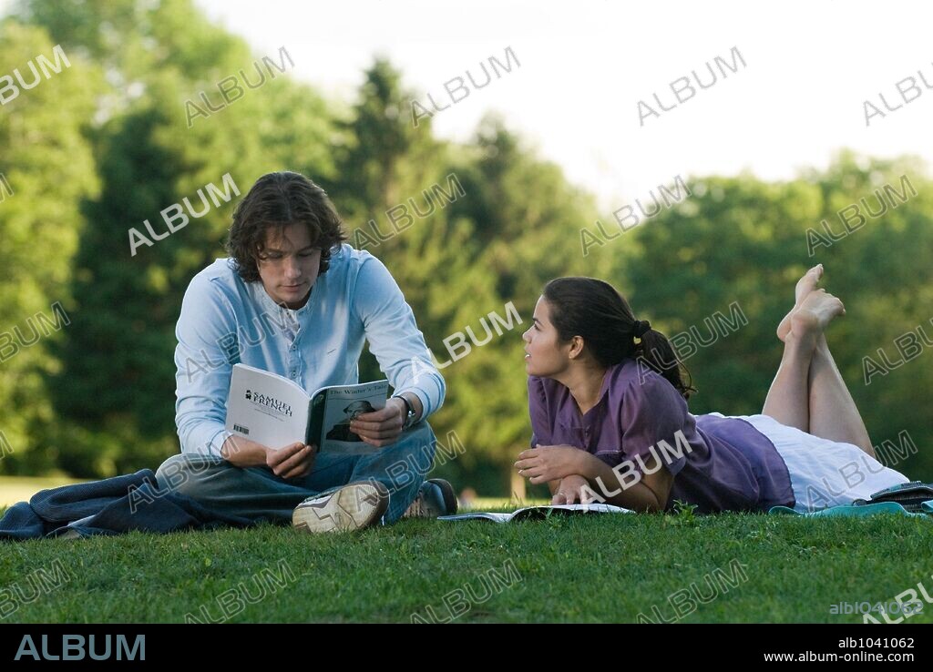 AMERICA FERRERA and TOM WISDOM in THE SISTERHOOD OF THE TRAVELING PANTS 2, 2008, directed by SANAA HAMRI. Copyright ALCON ENTERTAINMENT/ALLOY ENTERTAINMENT/DINOVI PICTURES / CARUSO, PHILLIP.
