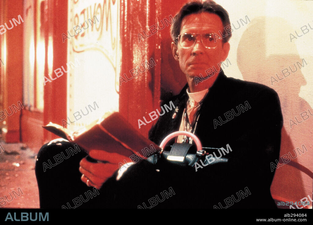 ANTHONY PERKINS in CRIMES OF PASSION, 1984, unter der Regie von KEN RUSSELL. Copyright NEW WORLD INTERNATIONAL.