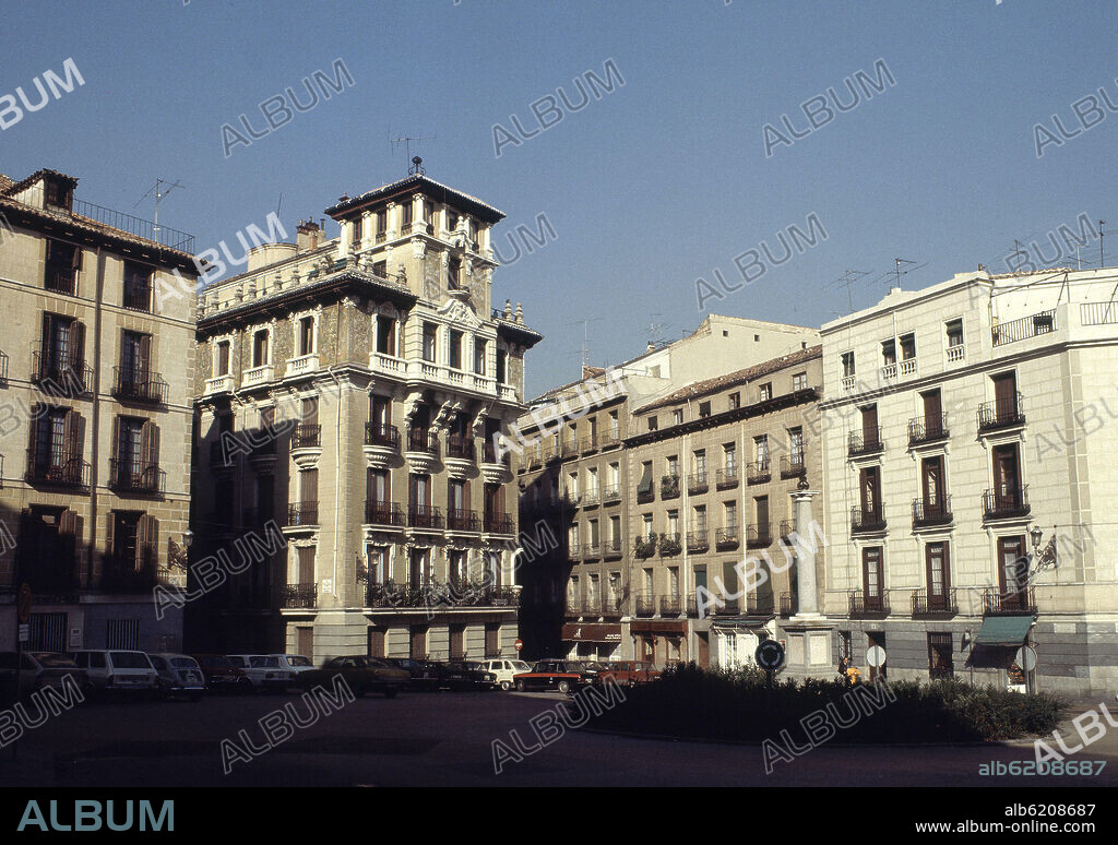 PLAZA RAMALES - BARRIO DE PALACIO.