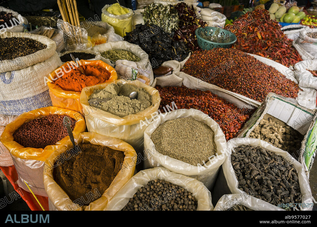 especias, Mercado municipal, Santa María Nebaj, departamento de El Quiché, Guatemala, Central America.
