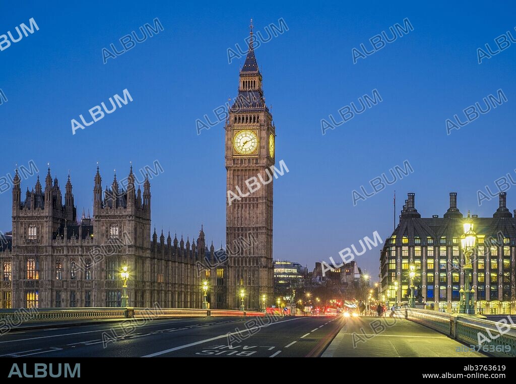 Big Ben and Westminster Palace (Houses of Parliament) at dawn, from Westminster Bridge, UNESCO World Heritage Site, London, England, United Kingdom, Europe.