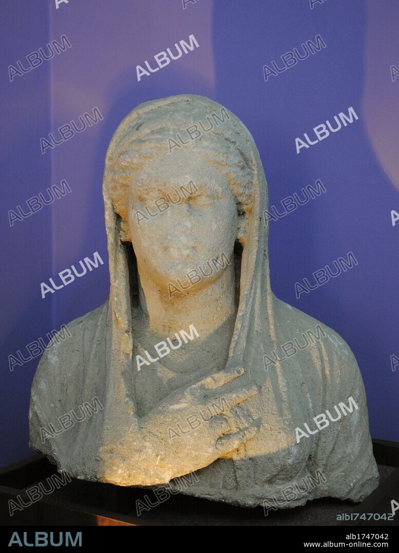 ARTE ROMANO. PENINSULA DE CRIMEA. Busto de una mujer. Fechada a principios del S. I d. C. Museo Arqueológico de Kerch. República Autónoma de Crimea. Ucrania. Europa oriental.