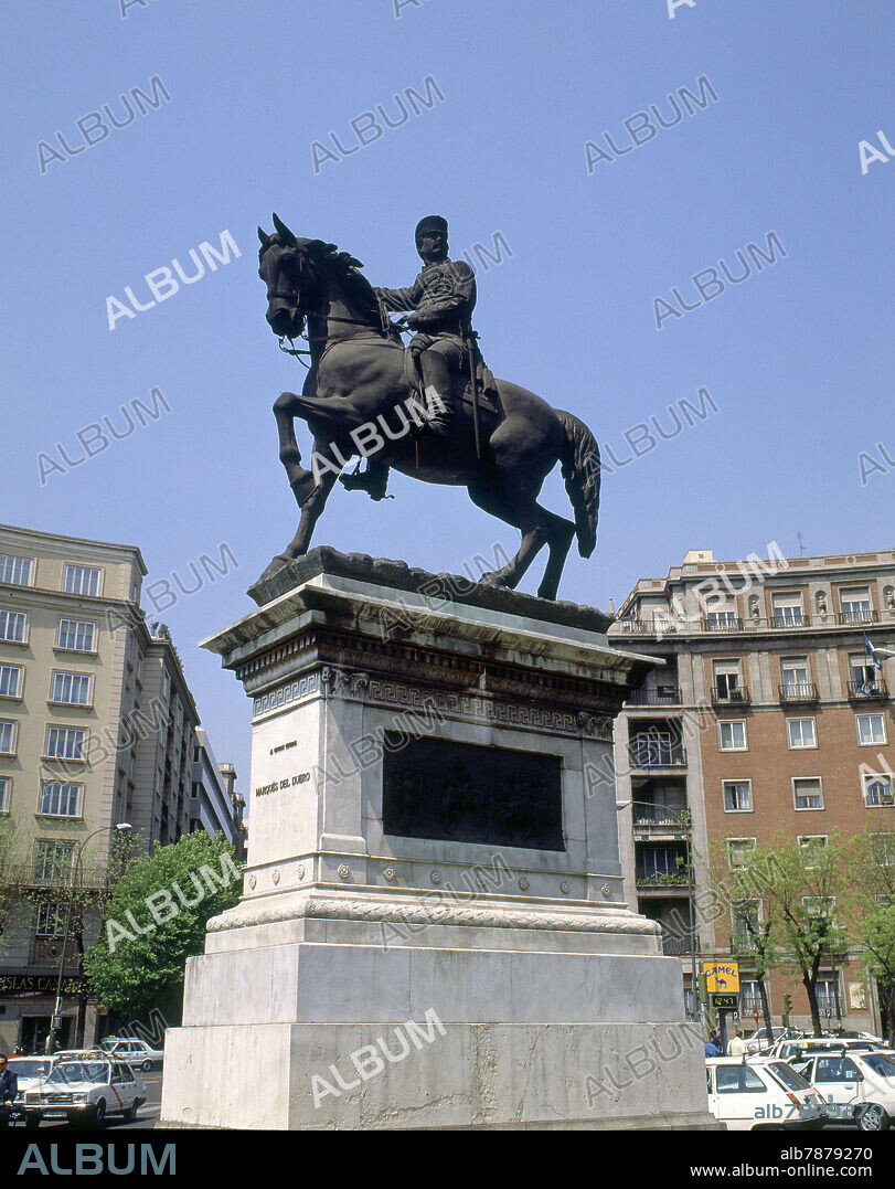 MONUMENTO ECUESTRE DEL MARQUES DE DUERO.
