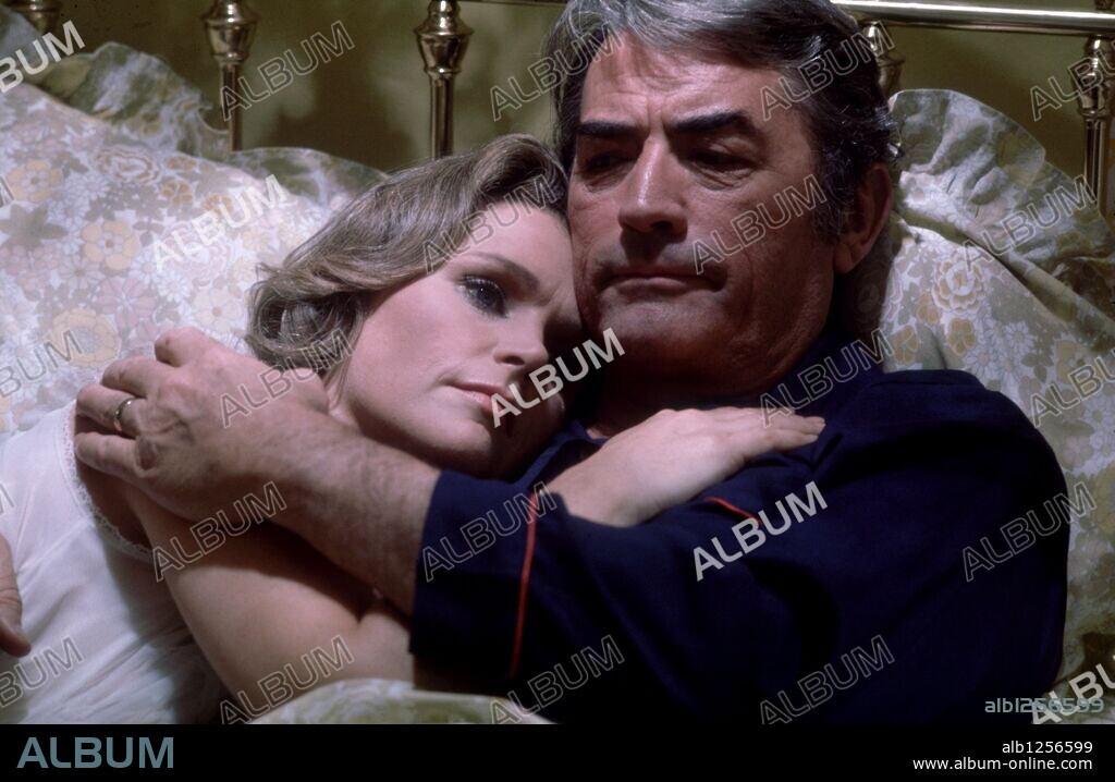 GREGORY PECK y LEE REMICK en LA PROFECÍA, 1976 (THE OMEN), dirigida por RICHARD DONNER. Copyright 20TH CENTURY FOX.