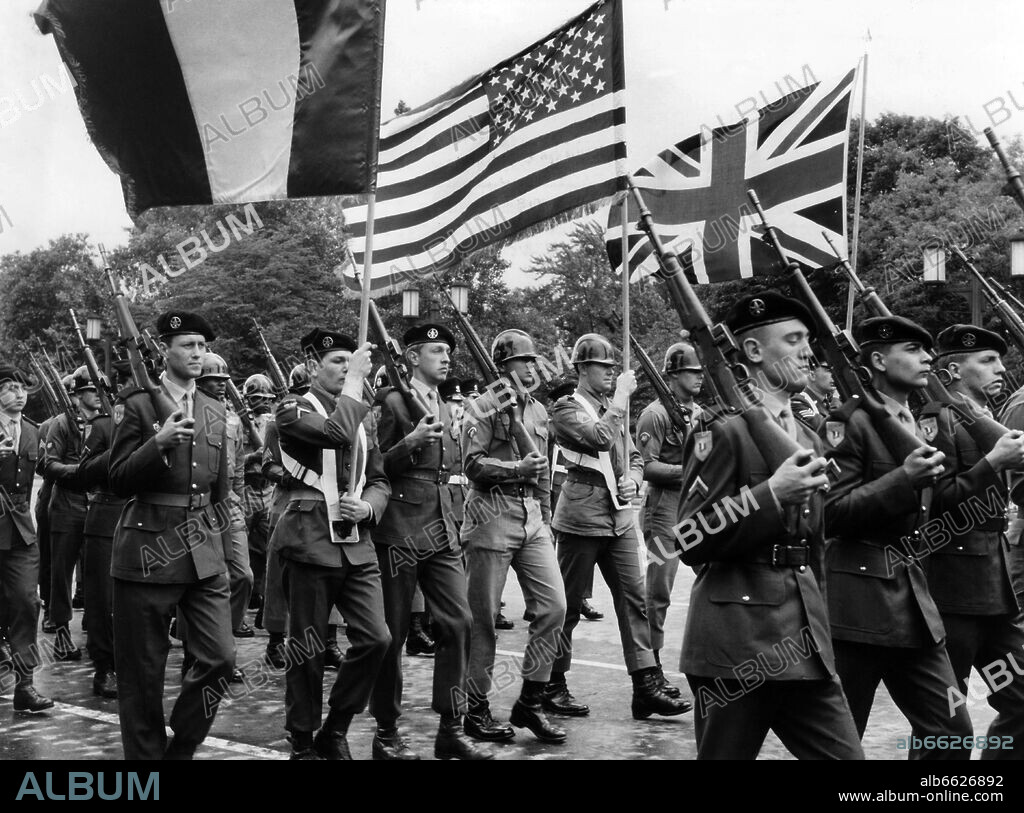 Allied troops marching on 17th of June Street in Berlin during the final rehearsal for the parade on occasion of the 'Armed Forces Day' on 14th May 1969. 16/05/1968
