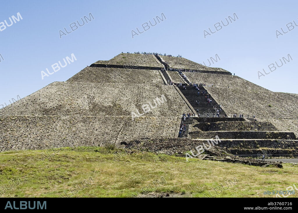 Pyramid of the Sun, Teotihuacan, 150AD to 600AD and later used by the Aztecs, UNESCO World Heritage Site, north of Mexico City, Mexico, North America.