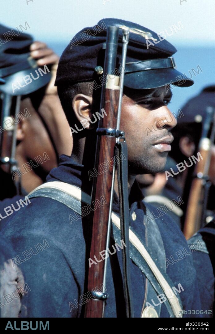 DENZEL WASHINGTON in GLORY, 1989, directed by EDWARD ZWICK. Copyright TRI STAR PICTURES.