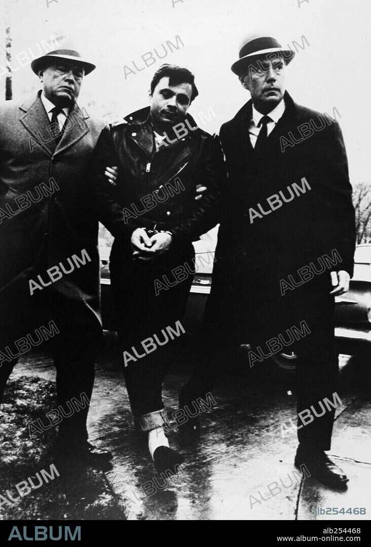 JOHN FORSYTHE and ROBERT BLAKE in IN COLD BLOOD, 1967, directed by RICHARD BROOKS. Copyright COLUMBIA PICTURES.