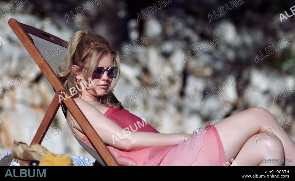 MIA GOTH en PISCINA INFINITA, 2023 (INFINITY POOL), dirigida por BRANDON CRONENBERG. Copyright Elevation Pictures.