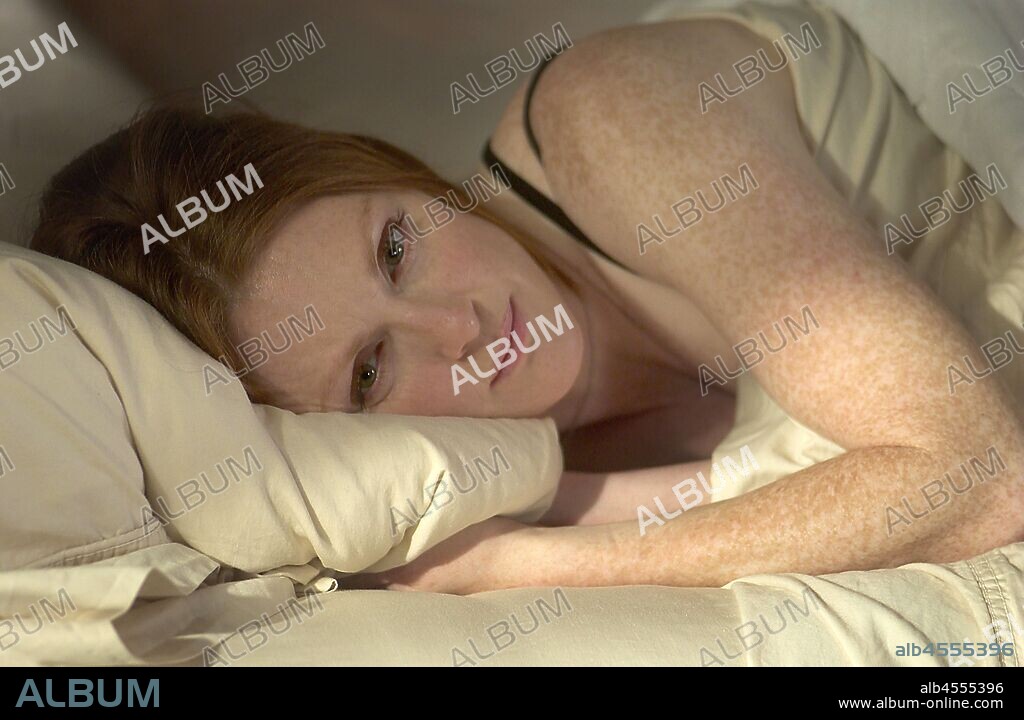 JULIANNE MOORE en MISTERIOSA OBSESION, 2004 (THE FORGOTTEN), dirigida por JOSEPH RUBEN. Copyright REVOLUTION STUDIOS.