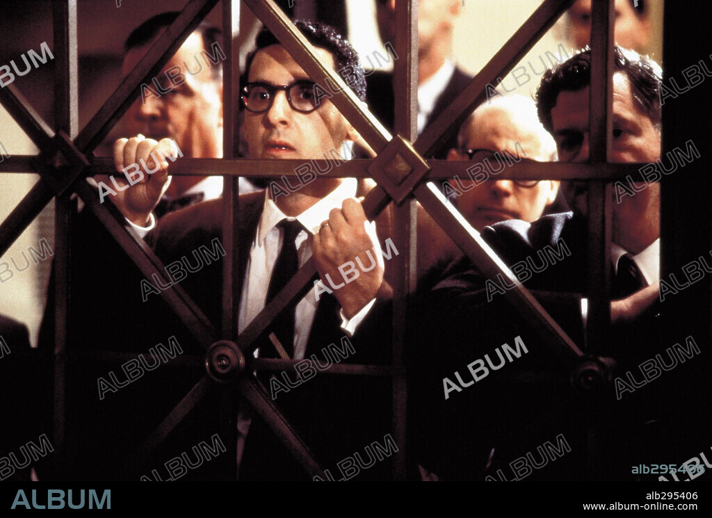 JOHN TURTURRO in QUIZ SHOW, 1994, directed by ROBERT REDFORD. Copyright HOLLYWOOD PICTURES.
