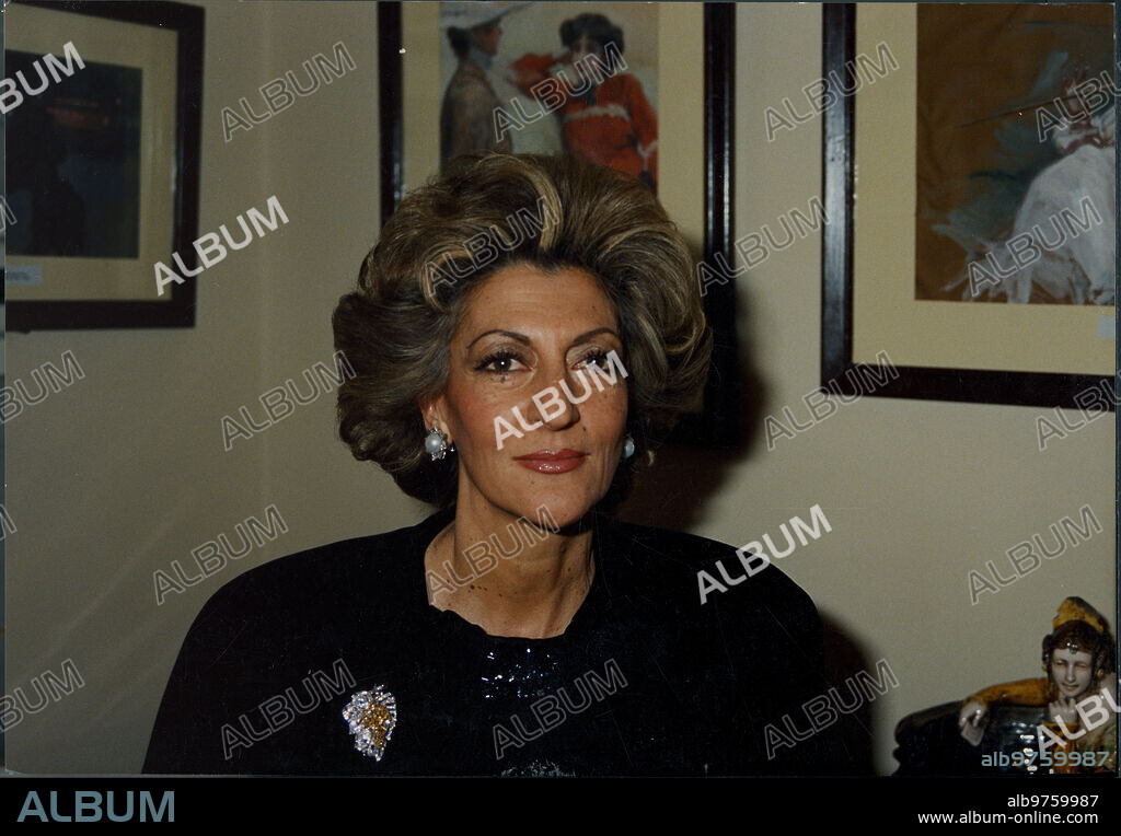 Madrid, 24/11/1987. Esperanza «Pitita» Ridruejo Stilianopoulos acude a la cena celebrada en la Casa de ABC en la que se entregó a la Asociación Española de Deportes, Tiempo Libre y Ocio para Minusválidos (ANDE) el ABC de Oro por la labor benéfica que realiza esta institución.