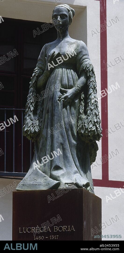 Lucrezia Borgia (Rome, 1480-Ferrara, 1519). Italian noblewoman, daughter of Pope Alexander VI and Vannozza dei Cattanei. Bronze sculpture by Spanish sculptor Manuel Boix in 1998, located at the square of the old University. Gancia, province of Valencia, Spain.