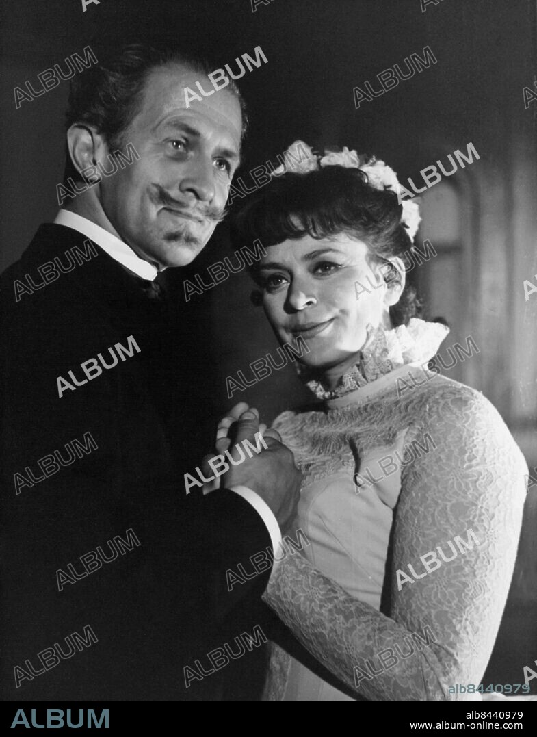 STOCKHOLM 1967.. Utan bildtext. Not. Holländaren Erik Saeden Elisabeth Söderström Anm. Operalibretto till Strindbergs Holländaren. E Saedén, född 1924, svensk operasångare, utnämnd till hovsångare 1966. E Söderström, född 1927, svensk operasångerska. Spetsar Klänningar Mustascher Omfamningar L21 TV Musik CD516 persons: ERIK SAEDÉN;ELISABETH SÖDERSTRÖM sites: STOCKHOLM;SVERIGE.
