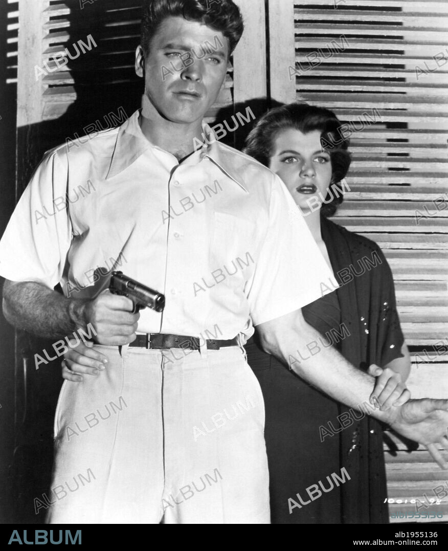 BURT LANCASTER y CORINNE CALVET en SOGA DE ARENA, 1949 (ROPE OF SAND), dirigida por WILHELM DIETERLE. Copyright PARAMOUNT PICTURES.