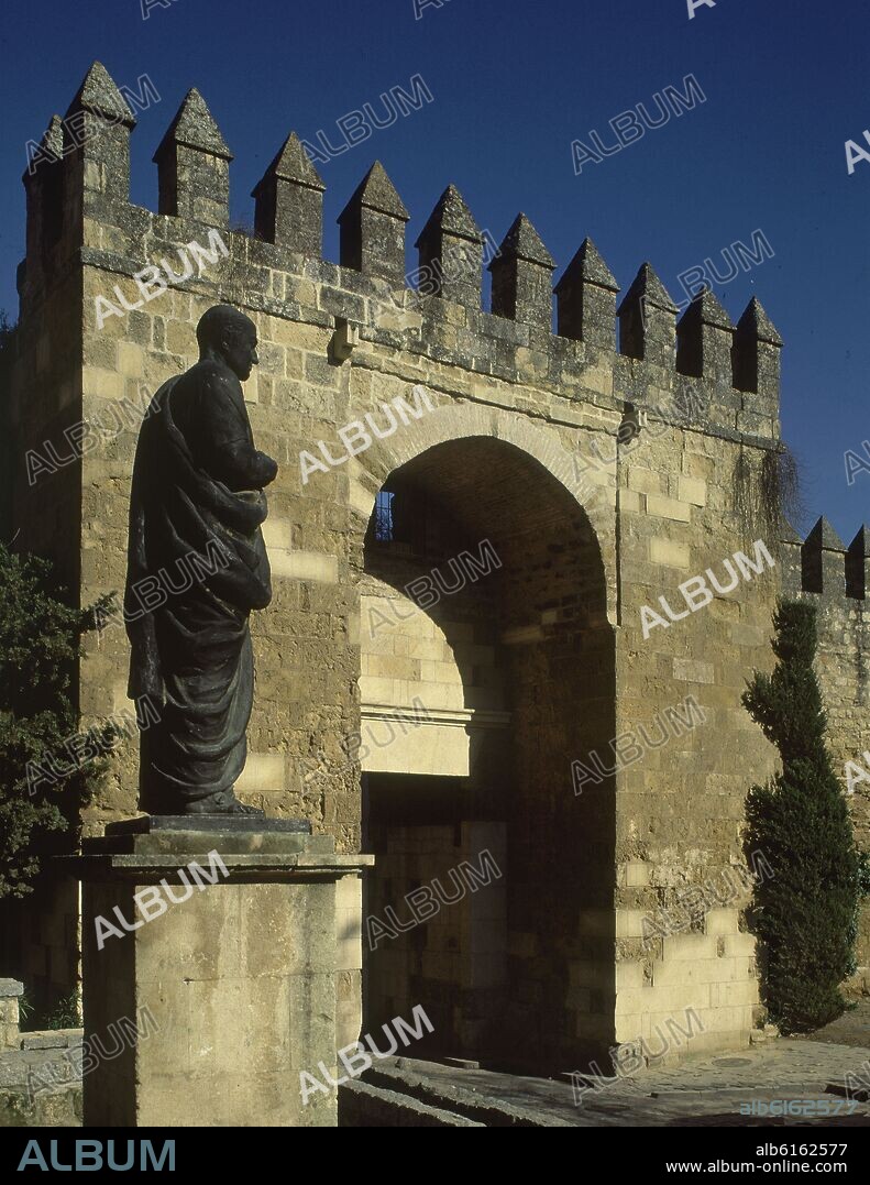 PUERTA DE ALMODOVAR Y ESTATUA DE SENECA-MURALLA.
