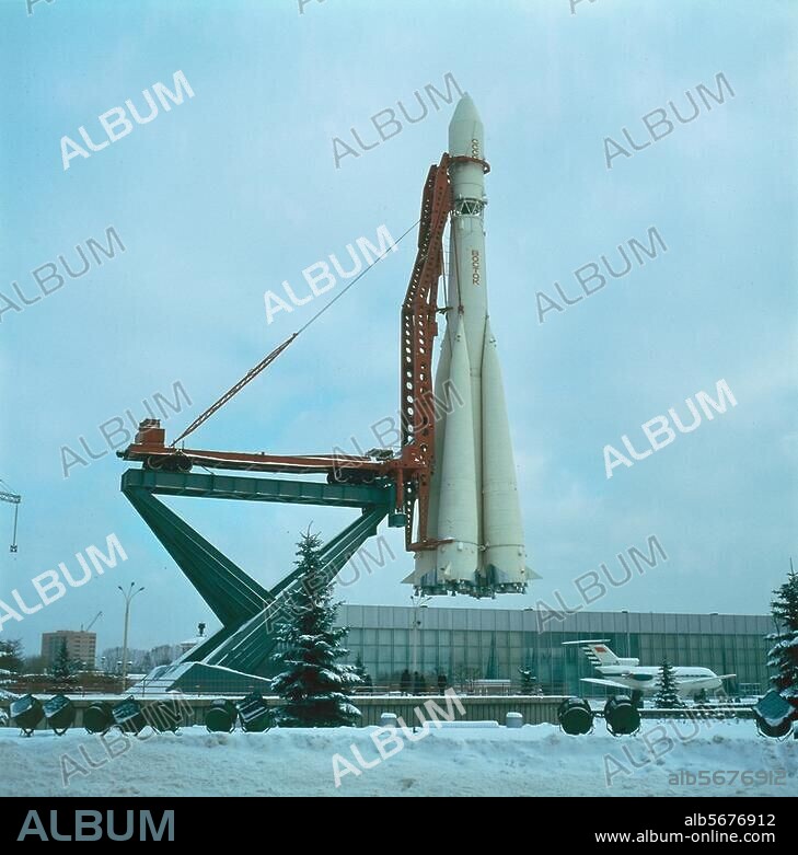 Moskau (Rußland), WDNCh (Ausstellung der volkswirtschaftlichen Errungenschaften der UdSSR). Weltraumrakete. Foto, 1972.