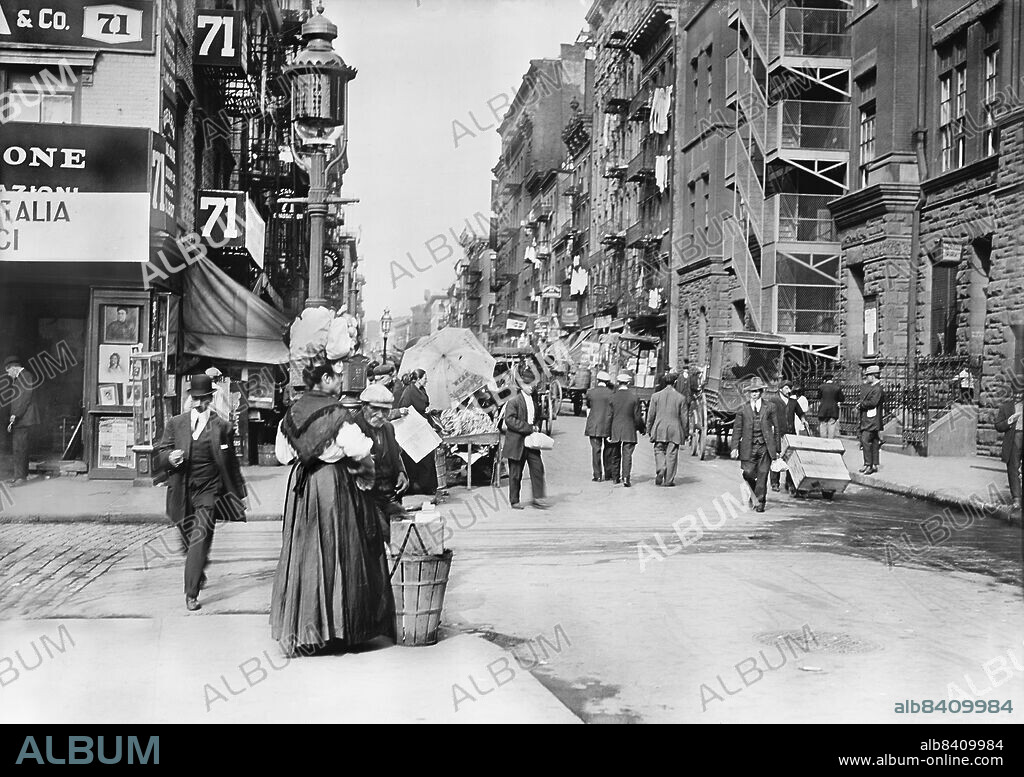 Mulberry Street, New York City, New York, USA, Detroit Publishing Company, 1900.