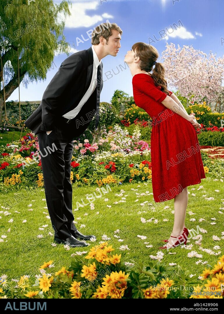 ANNA FRIEL und LEE PACE in PUSHING DAISIES, 2007. Copyright WARNER BROS. TELEVISION.