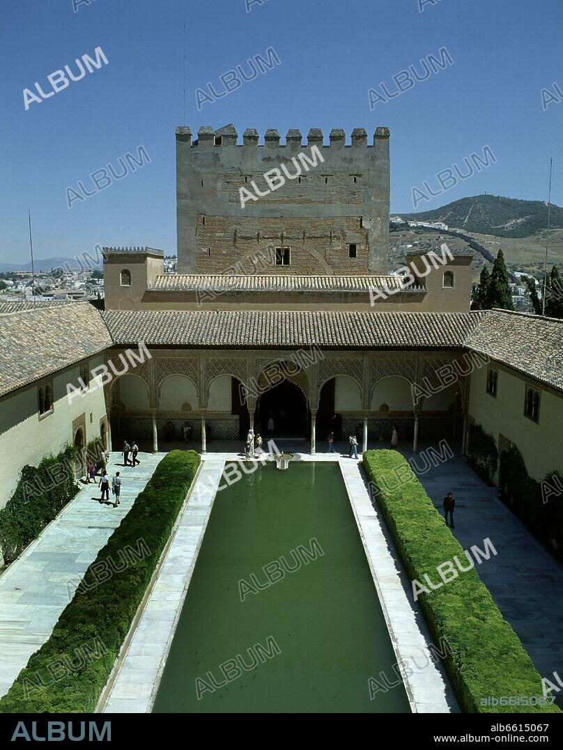 PATIO ARRAYANES - TORRE DE COMARES.