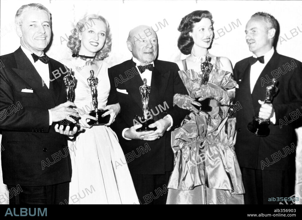 CELESTE HOLM, DARRYL ZANWICK, EDMUND GWENN and RONALD COLMAN. The 20th Academy Awards / 1948. 
Winners Ronald Colman, Celeste Holm, Edmund Gwenn, Loretta Young and Darryl Zanwick. 1948