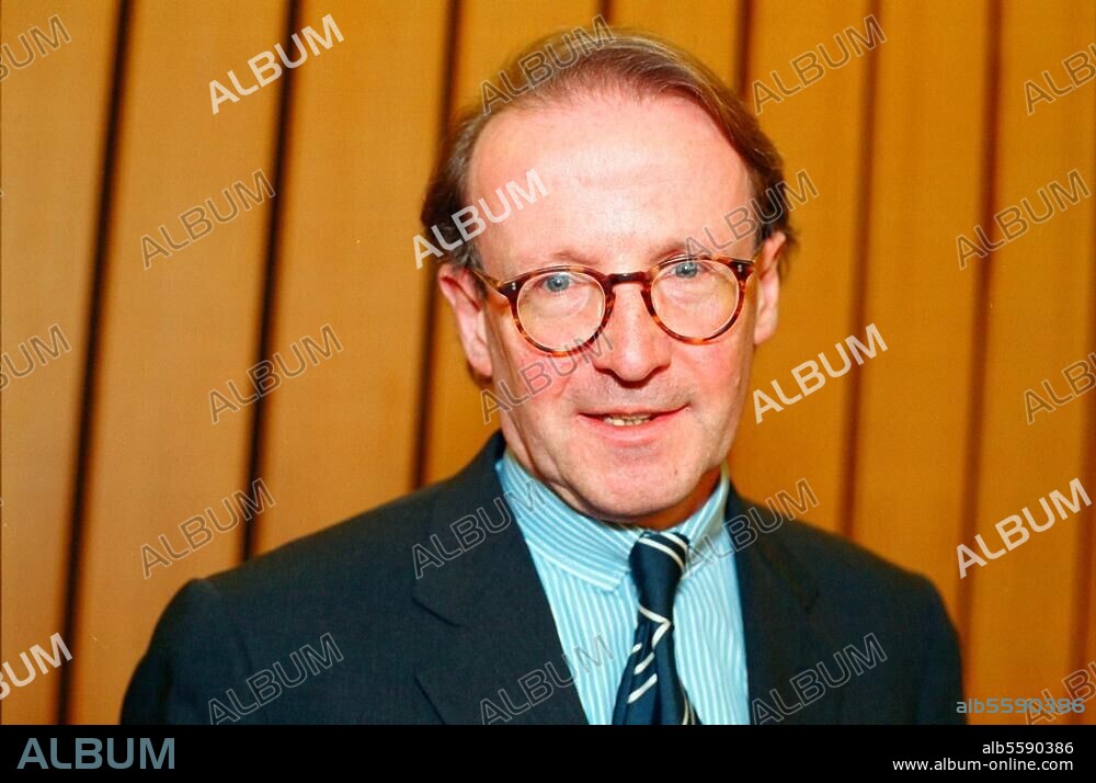 Schuster, Peter-Klaus Kunsthistoriker; seit 1999 Generaldirektor der Staatl. Museen zu Berlin PK. geb. 9.10.1943 in Calw. Porträtaufnahme, 12.2.2000 anläßlich des Kolloquiums zum Thema "Das Neue Museum auf der Museumsinsel - Wiederaufbau und Restaurierung" in Berlin.