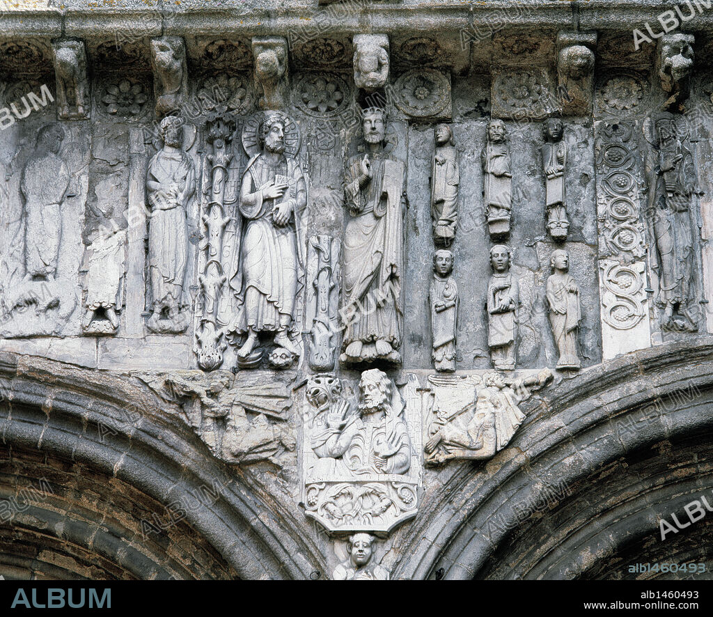 ARTE ROMANICO. ESPAÑA. CATEDRAL (siglos XI y XII). PORTICO DE LAS PLATERIAS (S. XI). única fachada original que se conserva del templo, aunque ha sido modificada. Detalle de la PARTE CENTRAL con la REPRESENTACION DE CRISTO BENDICIENDO. SANTIAGO DE COMPOSTELA. Provincia de A Coruña. Galicia.