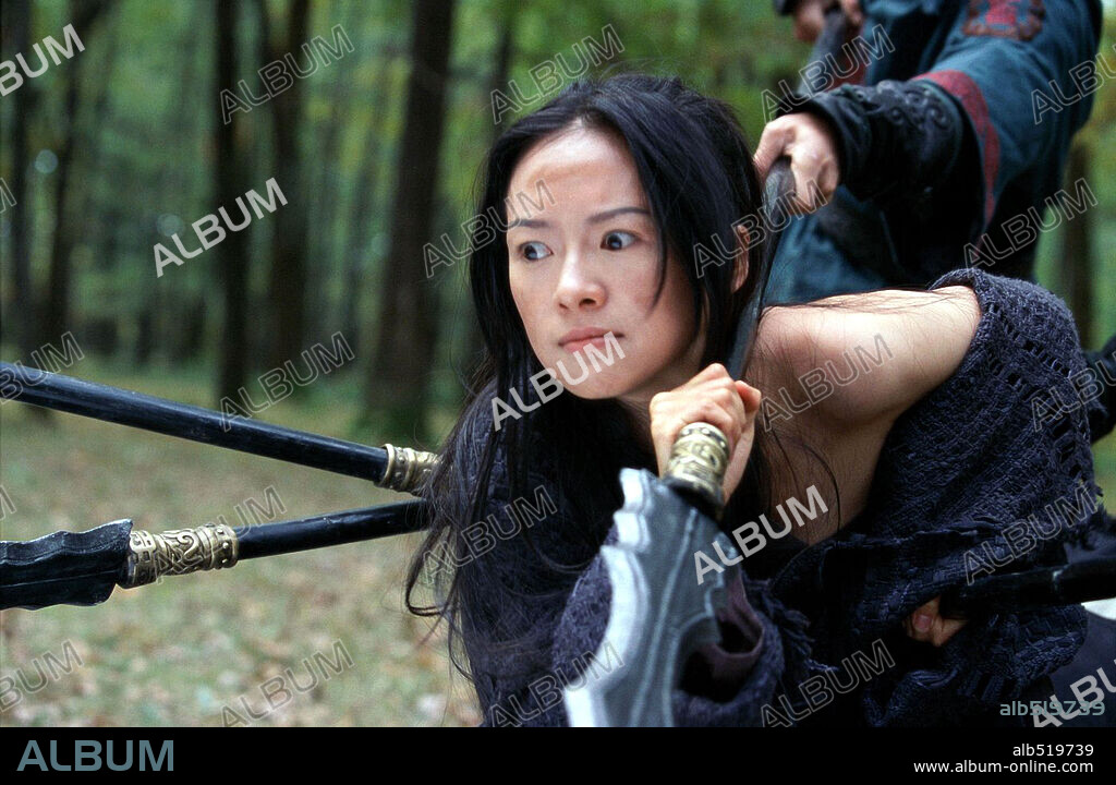 ZIYI ZHANG in HOUSE OF FLYING DAGGERS, 2004 (SHI MIAN MAI FU), directed by YIMOU ZHANG. Copyright BEIJING NEW PICTURES FILM CO/CHINA FILM CO-PRODUCTION CORPOR.