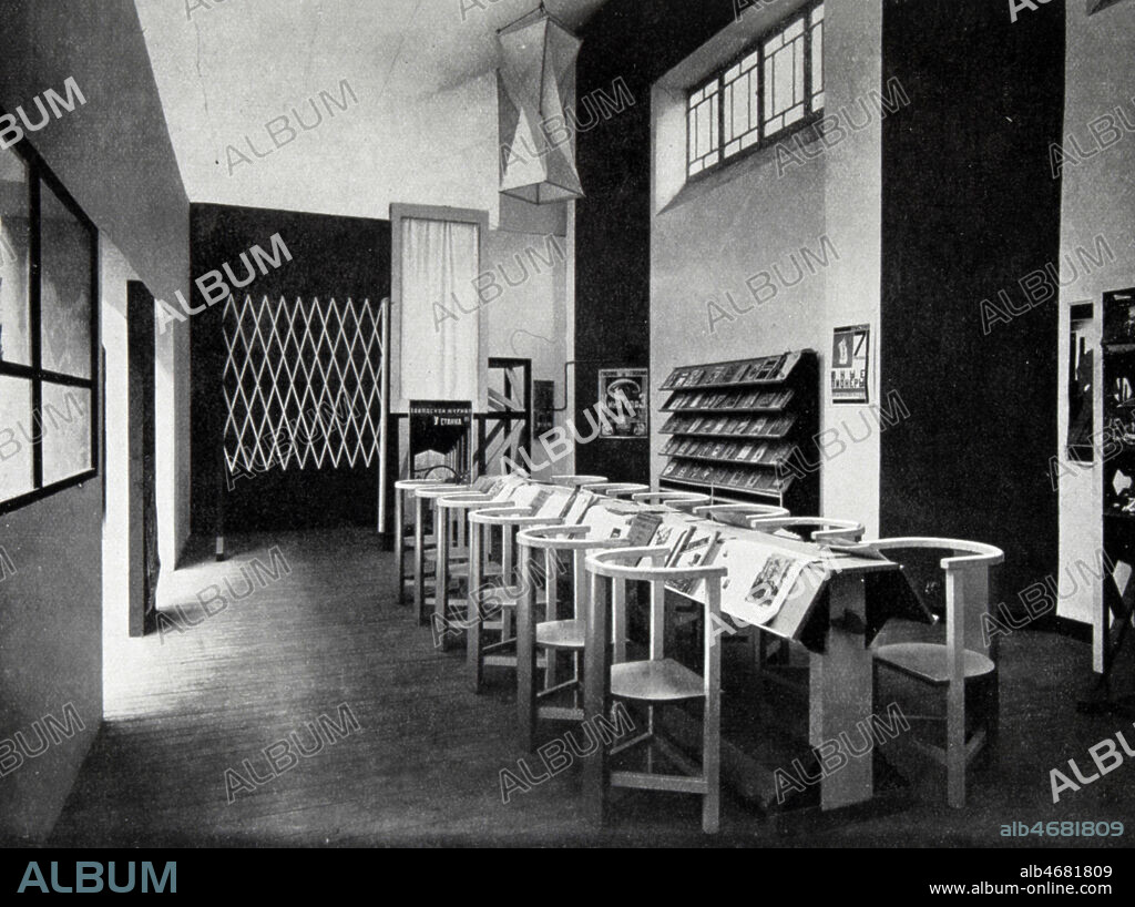 Pavillon de l'URSS, club ouvrier concu par RODTCHENKO ou RODCHENKO (1891-1956). Photographie publiee dans 'Art et decoration' en 1925, a propos de l'Exposition des Arts Decoratifs. Credit : JEAN VIGNE / KHARBINE-TAPABOR.