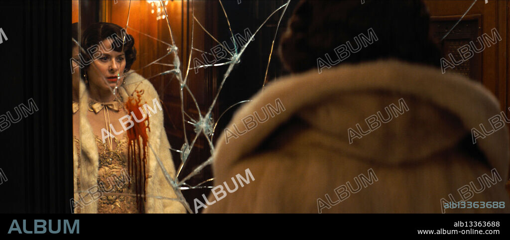 DEBRA MESSING en THE ALTO KNIGHTS, 2025, dirigida por BARRY LEVINSON. Copyright WARNER BROS.