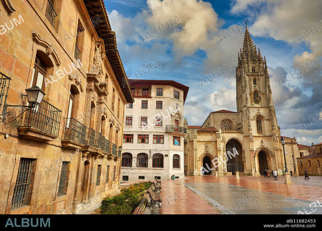 Cathedral, Plaza Alfonso II El Casto, Oviedo, Asturias, Spain.