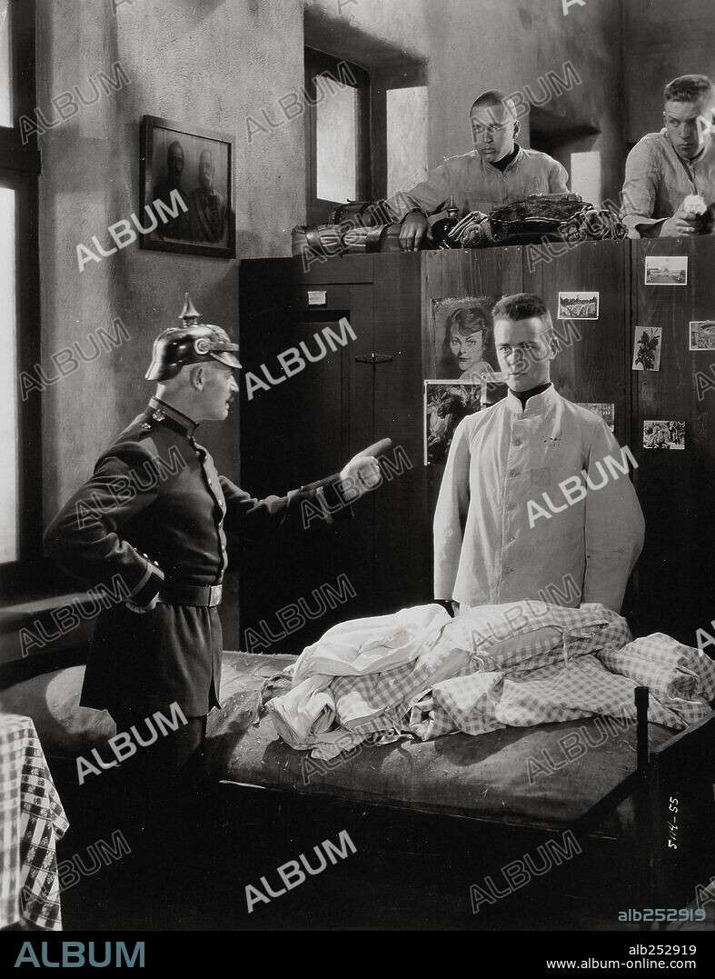 LEW AYRES in ALL QUIET ON THE WESTERN FRONT, 1930, unter der Regie von LEWIS MILESTONE. Copyright UNIVERSAL PICTURES.