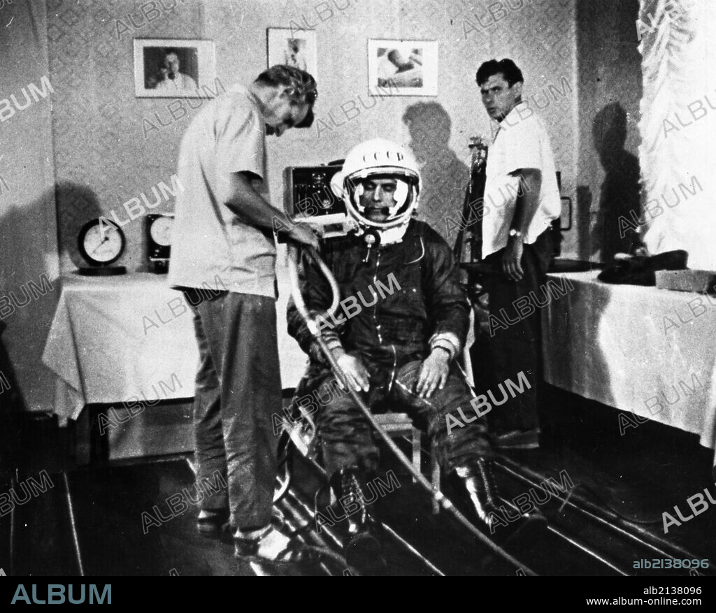Vladimir komarov undergoing training as back-up for cosmonaut pavel popovich in1962. 01/02/1962