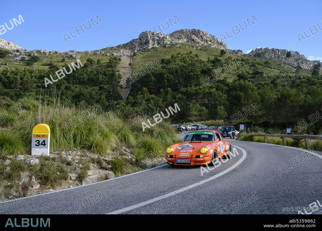 Porsche 911 Carrera, Rally Clásico Isla de Mallorca, carretera Puig Major, Mallorca, Balearic Islands, Spain.