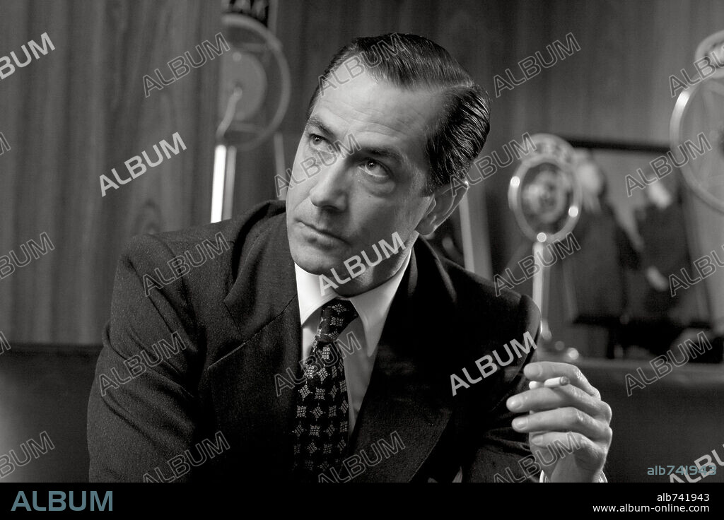 DAVID STRATHAIRN in GOOD NIGHT, AND GOOD LUCK, 2005, directed by GEORGE CLOONEY. Copyright WARNER INDEPENDENT PICTURES / GORDON, MELINDA SUE.