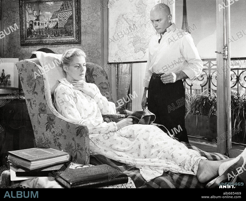 INGRID BERGMAN y YUL BRYNNER en ANASTASIA, 1956, dirigida por ANATOLE LITVAK. Copyright 20TH CENTURY FOX.