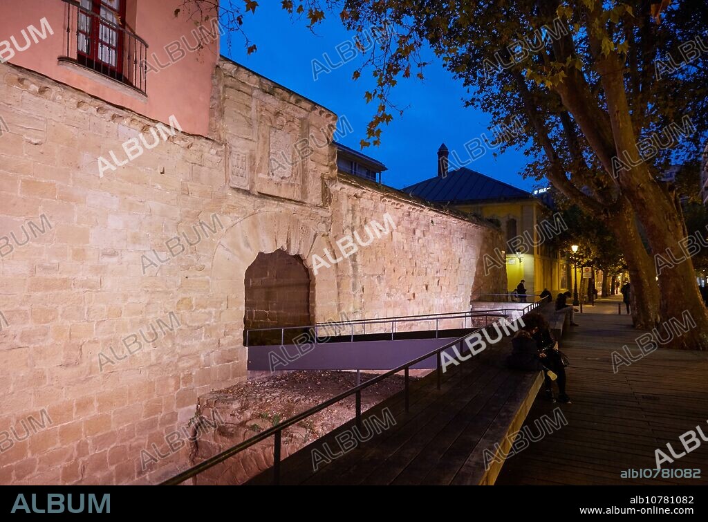 Muralla, Puerta y Cubo del Revellín, Camino de Santiago, Way of Saint James, Logroño, La Rioja, Spain, Europe.