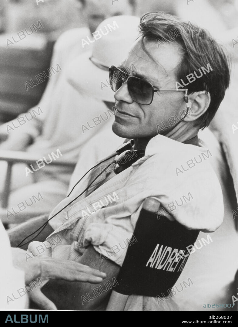 ANDREI KONCHALOVSKY en VIDAS DISTANTES, 1987 (SHY PEOPLE), dirigida por ANDREI KONCHALOVSKY. Copyright CANNON FILMS.
