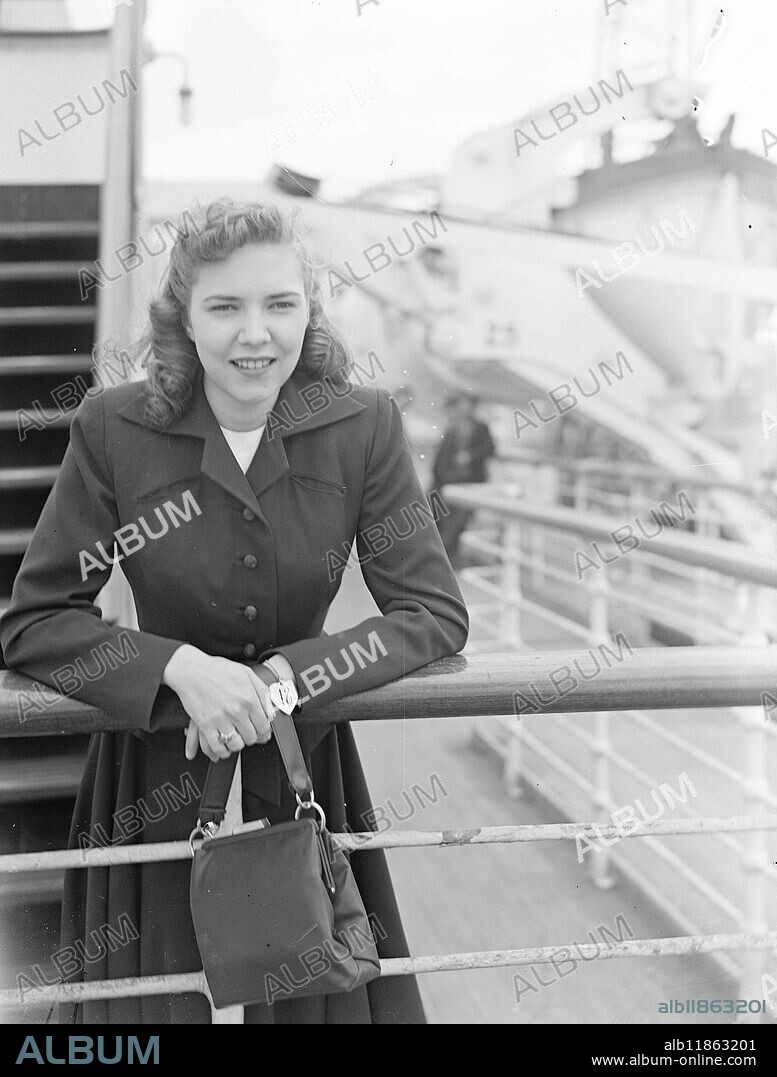 "Daughter of Helen" - Mary McArthur arrives. Here to attend the Garden Party at Buckingham Palace, is Mary MacArthur, daughter of playwright Charles MacArthur and stage and screen actress Helen Hayes. Mary has a welcoming smile for Britain as she arrives from New York at Southampton, on the Cunard White Star Liner Queen Elizabeth. 21 July 1948.