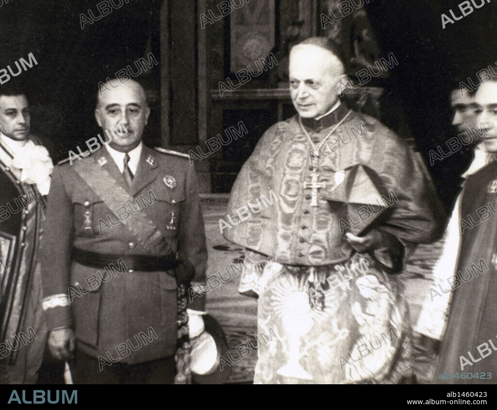 XXXV CONGRESO EUCARISTICO INTERNACIONAL. Tuvo lugar en Barcelona en el año 1952. EL GENERALISIMO FRANCO DEVUELVE LA VISITA A SU EMINENCIA EL CARDENAL LEGADO.