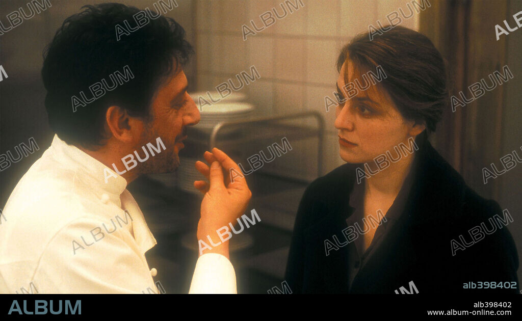 MARTINA GEDECK y SERGIO CASTELLITTO en DELICIOSA MARTHA, 2001 (BELLA MARTHA), dirigida por SANDRA NETTELBECK. Copyright BAVARIA FILMS.