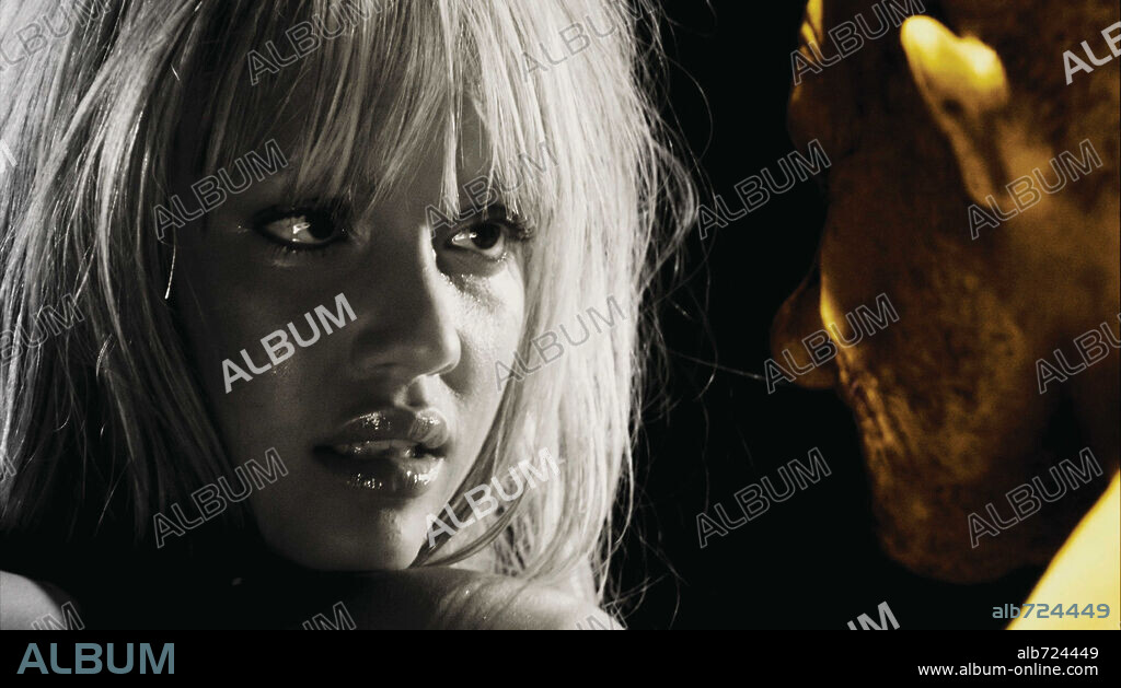 JESSICA ALBA en SIN CITY: CIUDAD DEL PECADO, 2005 (SIN CITY), dirigida por FRANK MILLER y ROBERT RODRIGUEZ. Copyright DIMENSION FILMS.