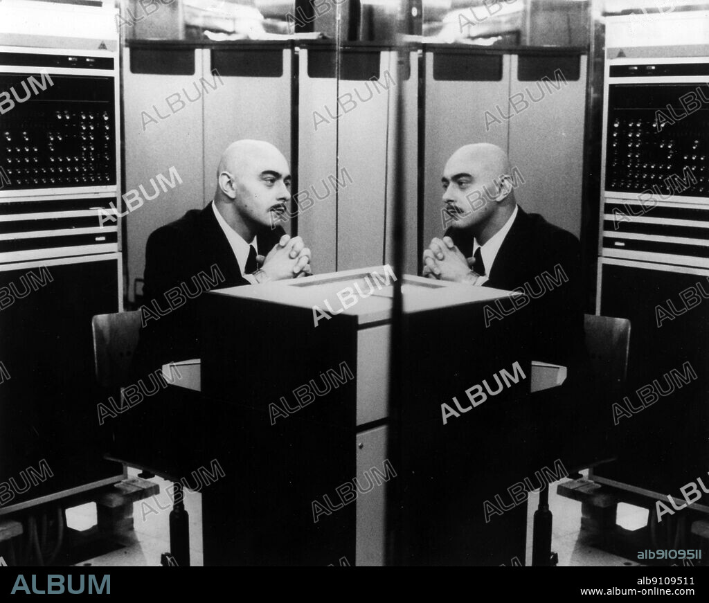 KURT RAAB en EL MUNDO CONECTADO, 1973 (WELT AM DRAHT), dirigida por RAINER WERNER FASSBINDER. Copyright WESTDEUTSCHER RUNDFUNK.