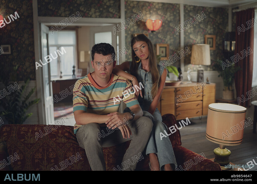 ASA BUTTERFIELD and MIMI KEENE in SEX EDUCATION, 2019, directed by BEN TAYLOR and KATE HERRON. Copyright NETFLIX. Season 4.